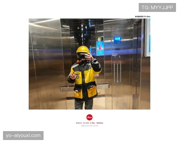 刚刷到萨卡下班照，穿得像邻家小哥，随手一掏那张账单把我劝退了